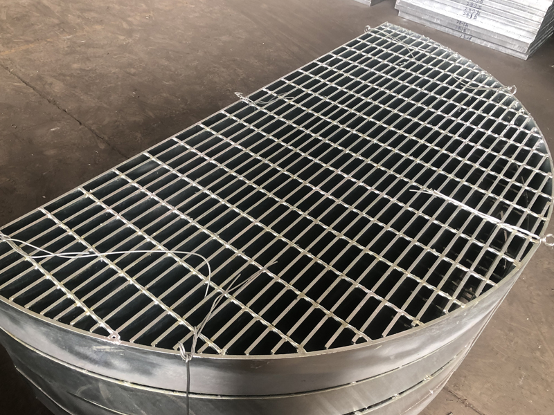 異型鋼格板焊接變形的原因